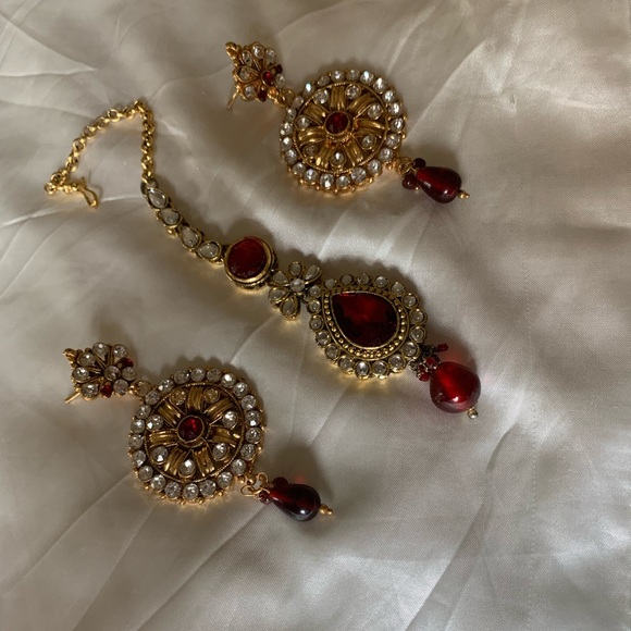 Pakistani/Indian earrings and bindya - Picture 1 of 2